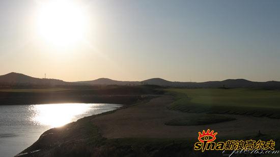 金山国际高尔夫俱乐部美景 夕照下的球场