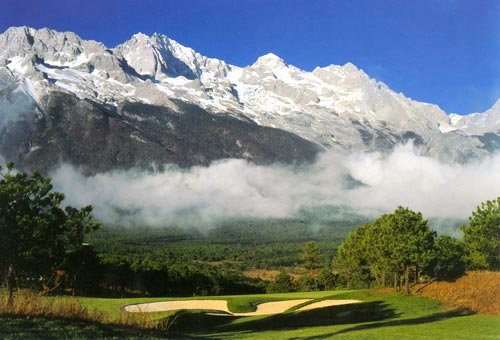 丽江挥杆亚洲唯一雪山球场