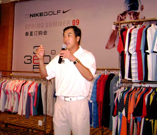 张连伟代言09年春夏Nike Golf新款鞋