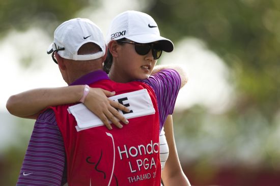 图文-LPGA泰国赛第三轮 曾雅妮果岭推球