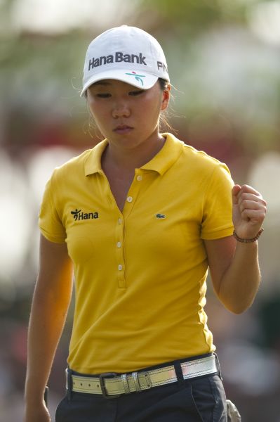 图文-LPGA泰国赛第三轮 曾雅妮果岭推球