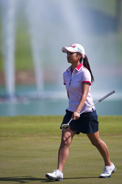 LPGA台湾锦标赛第四轮 曾雅妮亲吻奖杯