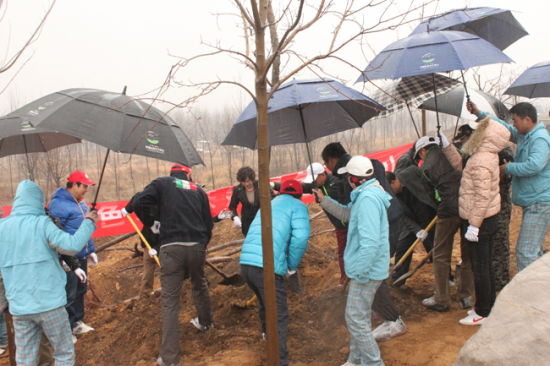 2013年潍坊浮烟山会员植树节 共建绿色浮烟山