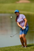 LPGA农场赛首轮 中国选手冯珊珊水边切球