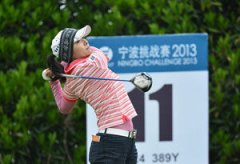 女子赛田红挥杆调整到位交68杆 与林子麒并列领先