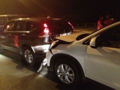 泰国机场路上发生五车追尾 克里默与球童等受伤